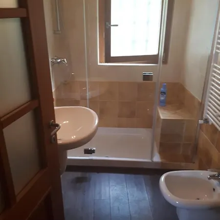 Silvi Piscina Sauna E Hot Tub Couette-café *